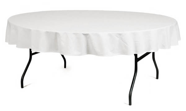 Valkoinen pöytäliina isossa pyöreässä 180cm vuokrapöydässä