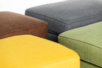 Fuga-rahin värivaihtoehdot lähikuvassa Neljä eri väristä Fuga-rahia lähikuvassa