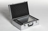 Esiteteline on helppo kantaa kuljetussalkussaan Haitarimallisen esitetelineen kantosalkku