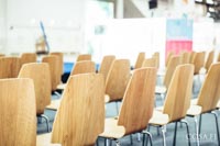 Pinottavia tammen värisiä Vilmar vuokratuoleja Pinottavia Vilmar vuokratuoleja