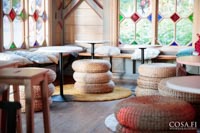 Banana raheja sekä koottavia pystypöytiä Korkeasaaren Kissojen yössä Banana raheja sekä koottavia pystypöytiä Korkeasaaren Kissojen yössä