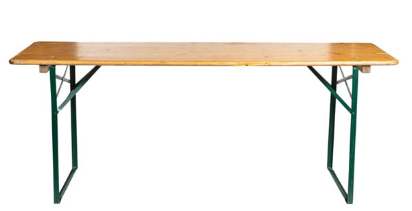 Puinen suorakaidepöytä taittojaloilla suoraan sivulta kuvattuna