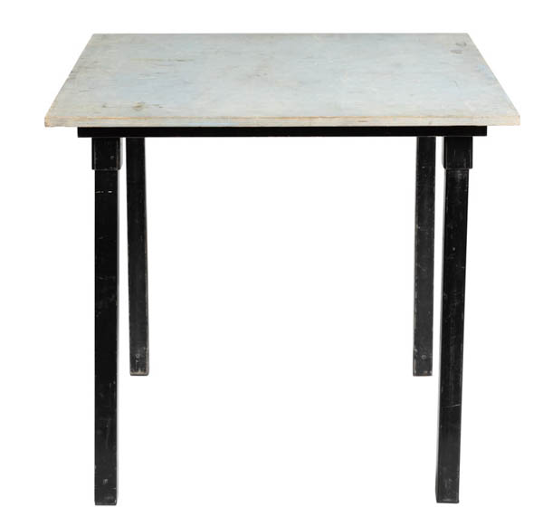 Suorakaidepöytä Donner 80x80cm pöytälevyllä ja mustilla irroitettavilla suorilla jakoilla suoraan sivusuunnasta