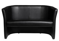 Musta Club sohva edestäpäin