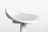 Baarituoli Freshin valkoinen istuinosa sivulta kuvattuna