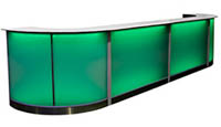LED-valobaaritiski (LED-valobaaritiskikokonaisuus jossa kaksi suoraa tiskipalaa ja päissä kaaripalat, tiskin valon väri kuvassa on vihreä)