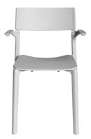 Harmaa muovinen käsinojilla varustettu Talk-vuokratuoli edestäpäin