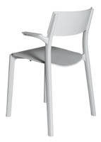 Harmaa muovinen käsinojilla varustettu Talk-vuokratuoli takaviistosta