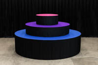 Kolmikerroksinen pyöreä buffet-pöytä