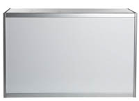 Vaalea perusväritys edestäpäin kuvattuna. Iso tasainen alue soveltuu hyvin logotarrojen yms. kiinnittämiseen. Esittelytiski vaalealla etulevyllä edestäpäin kuvattuna