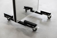 Ison kaksipuoleisen peilin tukijalat ja pyörät