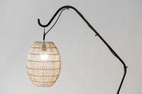 Linde-lattiavalaisimen jalan yläosa ja 40cm beige varjostin Linde-lattiavalaisimen jalan yläosa ja 40cm beige varjostin