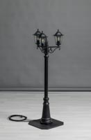 Musta lyhtypylväs matalimmassa korkeudessaan