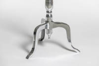 Hopeisen naulakon kolmihaarainen jalkaosa