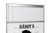 Ripustusmekanismi on yksinkertainen mutta toimiva Lähikuva julistetelineen ripustusmekanismista Sermi-tuotteessaamme