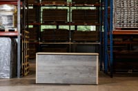 Puupintainen myyntitiski/tapahtumatiski/messutiski