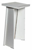 Valkoinen Fakta-puhujanpönttö takaviistosta