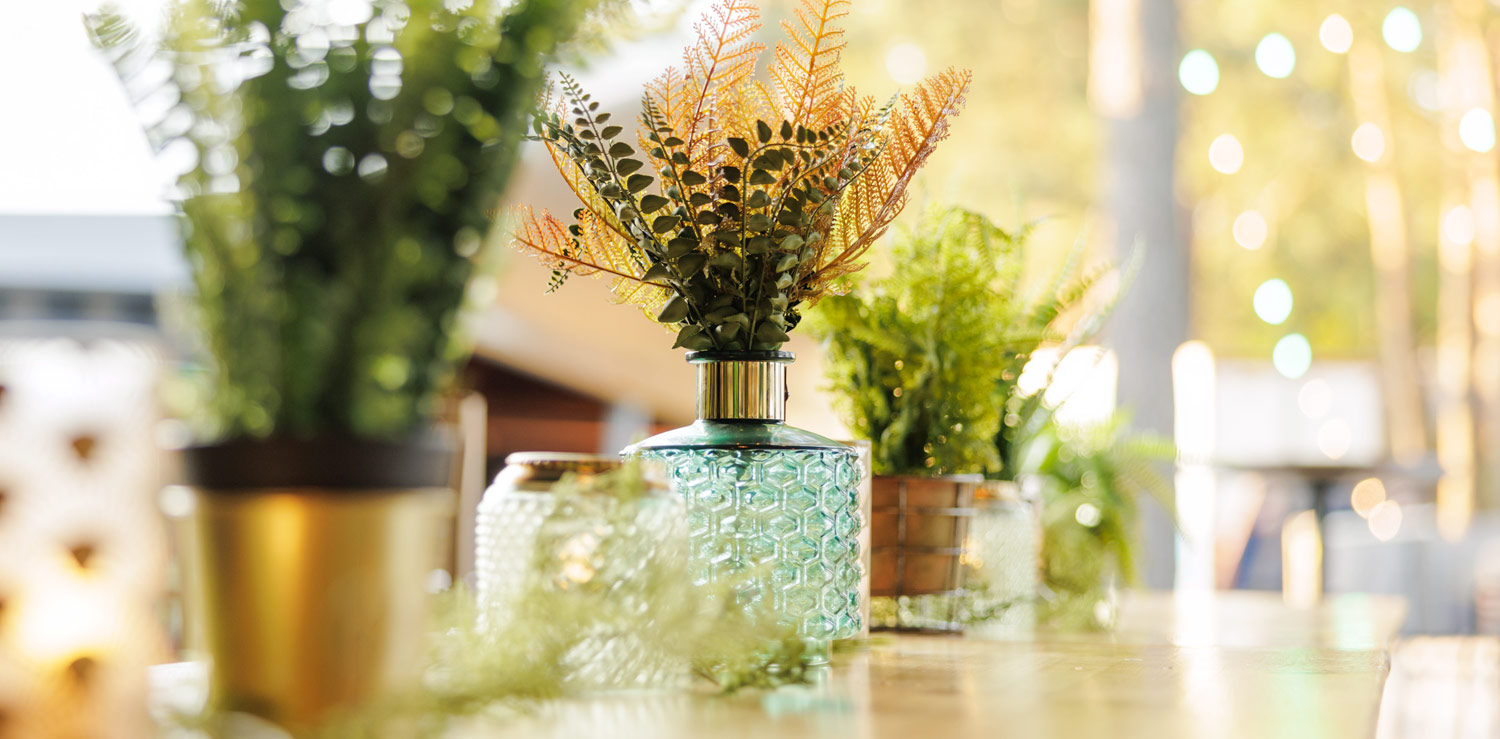 Pöytäsomisteita vuokrapöydän päällä kesätapahtumassa